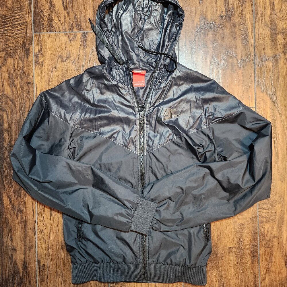 Womens Nike Windbreaker Small
